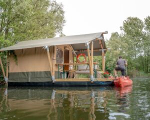 safaritent op ponton met normale drijvers