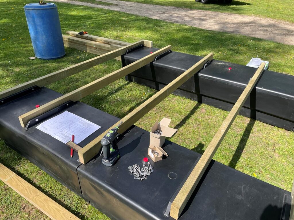 Materiaal voor drijvende steiger