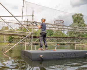 Werkponton bij brug It Floats