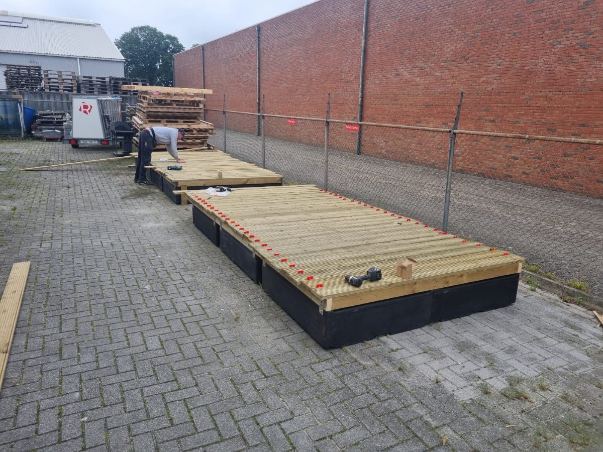 drijvend terras monteren