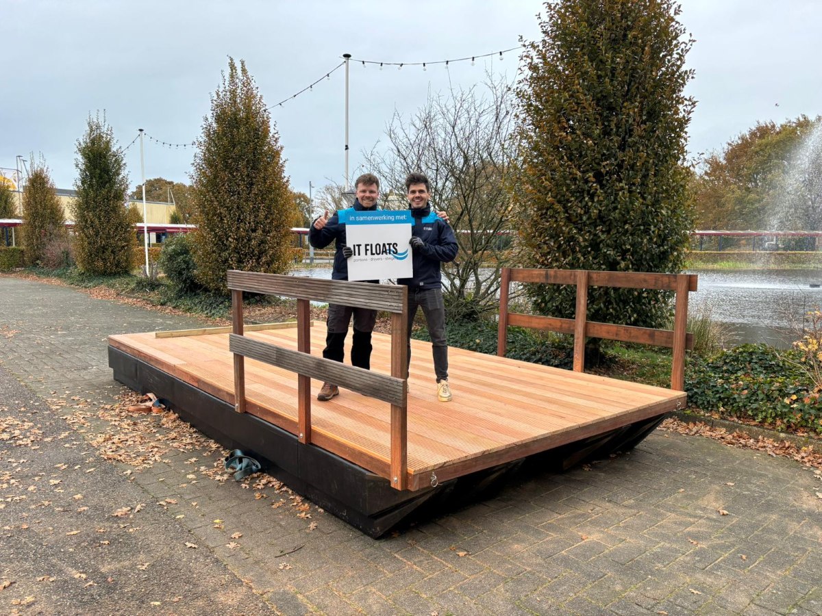 ponton afgemonteerd It Floats