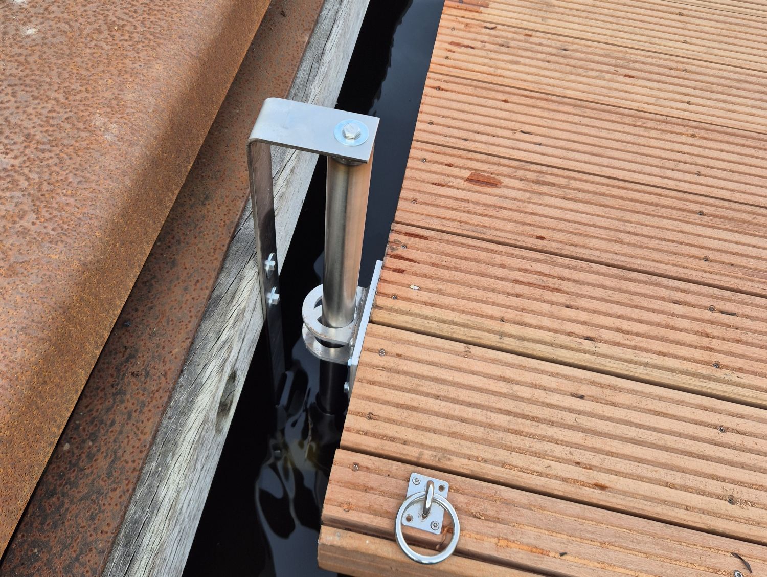 buisbeugel verankering aan steiger buisbeugel verankering aan steiger